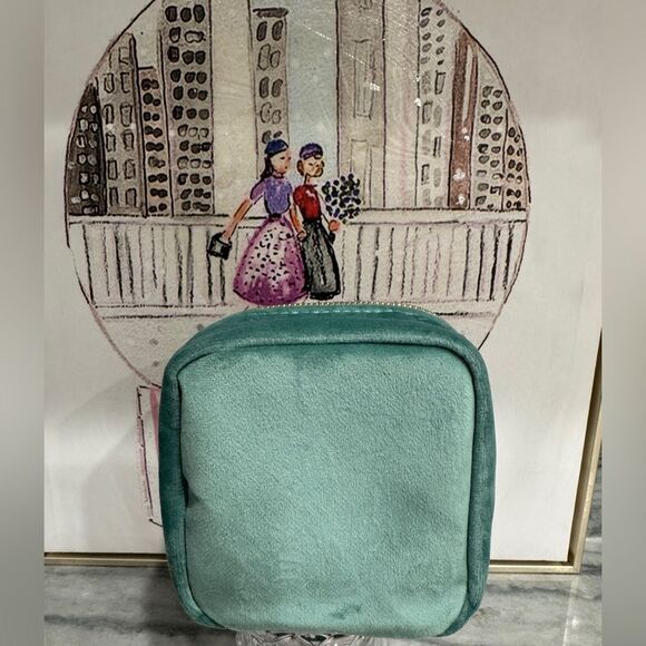 Velvet Cube Zippered Jewelry Organizer - Picture 2 of 7